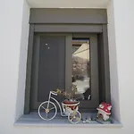 Nikis Hοuse